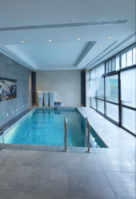 Home Swimming Pool Ideas Indoor, Home Pool Indoor, Small Indoor Swimming Pool Design, Small Indoor Pool In Houses, Indoor Swimming Pools Home, Indoor Pools In Houses, Pool Inside House, Hot Tub Indoor, Plunge Pool Ideas