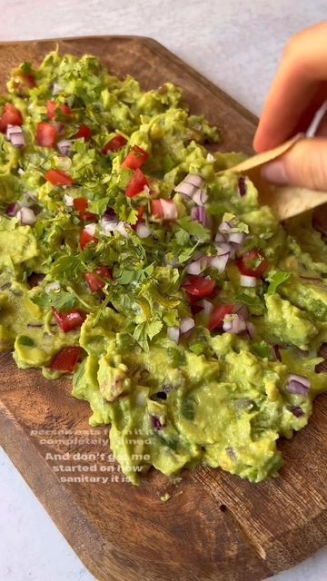 @eatinghealthytoday on Instagram: "🥑 Would you try this avocado board?! The board that nobody asked for 😂 #butterboard but add a little spice 🥑 Made by @kellyscleankitchen These boards are getting out of hand 😂 which has been the craziest butter board you have seen? #butterboard #guacamole #guacamoleboard #satire #cooking" Avocado Smash, Smash Board, Butter Board, Nobody Asked, Christmas Brunch, Finger Food, Burritos, Satire, Getting Out