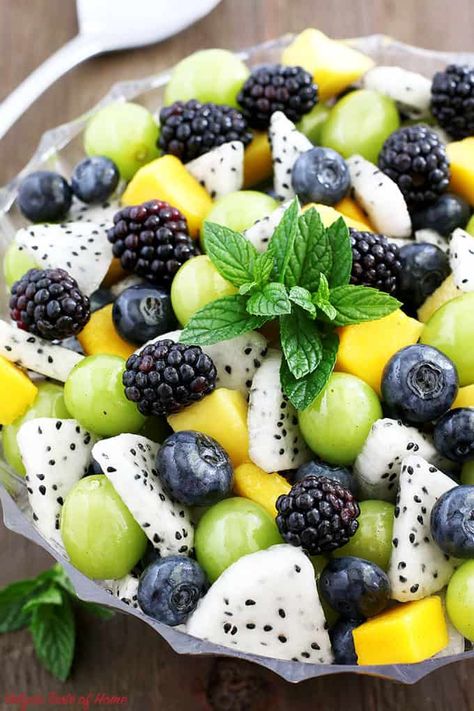 Wellness Eating, Salad Station, Summer Fruit Salad Recipe, Veggie Display, Fruit Salad Ingredients, Summer Fruit Salad, Fluff Salad, Dressing For Fruit Salad, Salad Summer