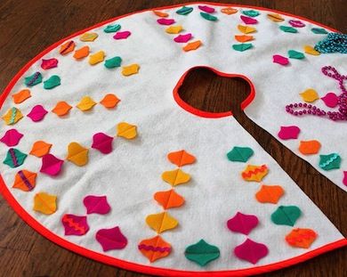 Felt Tree Skirt, Diy Christmas Tree Skirt, Stocking Ideas, Retro Christmas Decorations, Felt Tree, Diy Tree, Real Christmas Tree, Felt Christmas Tree, Mid Century Christmas