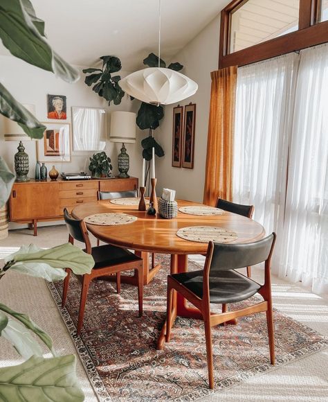 Mid Century Interior Design, Colorful Office, Weekend Inspiration, Mid Century Modern Dining Room, Mid Century Modern Interior Design, Mid Century Interior, Green Diy, Mid Century Living Room, Mid Century Modern Living