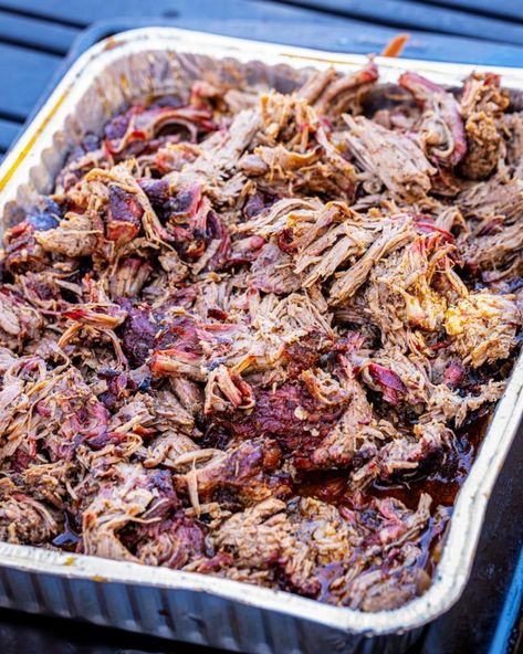 Smoked Chuck Roast, Smoked Pork Shoulder, Chuck Roast Recipes, Pulled Beef, Smoked Pulled Pork, Pellet Grill Recipes, Traeger Recipes, Beef Chuck Roast, Smoked Cooking