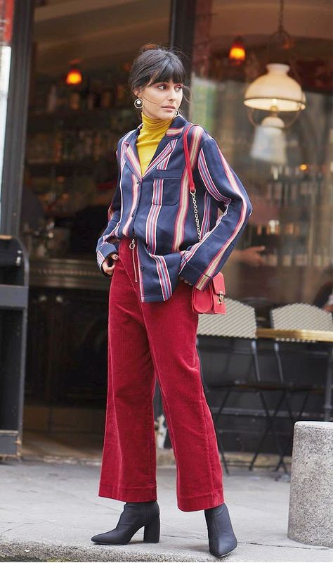 Find out what to wear with corduroy pants to bring the '70s pant style into 2017. 70s Pants, Celana Fashion, Retro Pants, Look Retro, Red Pants, Pant Style, Retro Stil, Mode Vintage, Style Chic