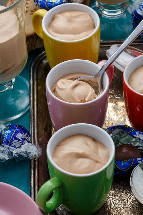 Lindt Lindor Chocolate Mousse Mouse Recipes, Lindor Chocolate, Chocolate Mousse Recipe, Lindt Lindor, Christmas Food Gifts, Creme Egg, Mousse Recipes, Do Not Eat, Chocolate Mousse