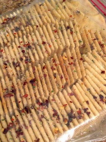 No Bake Firecracker Crackers, Alabama Firecrackers Recipes, Texas Firecrackers Recipe, Texas Firecrackers, Firecracker Recipe, Fire Crackers Recipe, Firecracker Crackers, Fire Crackers, Olive Oil Recipes