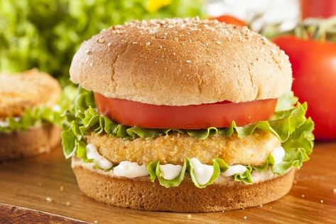 Mcchicken Sauce Recipe, Vegan Blue Cheese Recipe, Mcchicken Sauce, Mcdonalds Copycat Recipes, Chicken Breast Sandwich, Chicken Patty, Blue Cheese Recipes, Boiled Chicken Breast, Bacon Burger