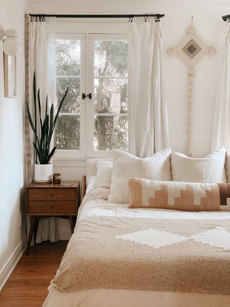 The Blanco Bungalow Blog — Blanco Bungalow Coastal Cowgirl House, Coastal Cowgirl Apartment, Coastal Cowgirl Home, Cozy Fort, Ranch Style Bedroom, Coastal Cowgirl Bedroom, Coastal Ranch, California Bedroom Style, California Bedroom