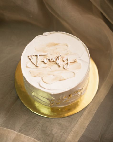 Beige bento cake, bento cake with gold, bento cake twenty 20th Birthday Bento Cake Ideas, Bento Cake 20th Birthday, Cake For 20th Birthday, 20th Birthday Cake, Cute Cake Ideas, My 20th Birthday, 20 Birthday Cake, 20th Bday, Cake Writing