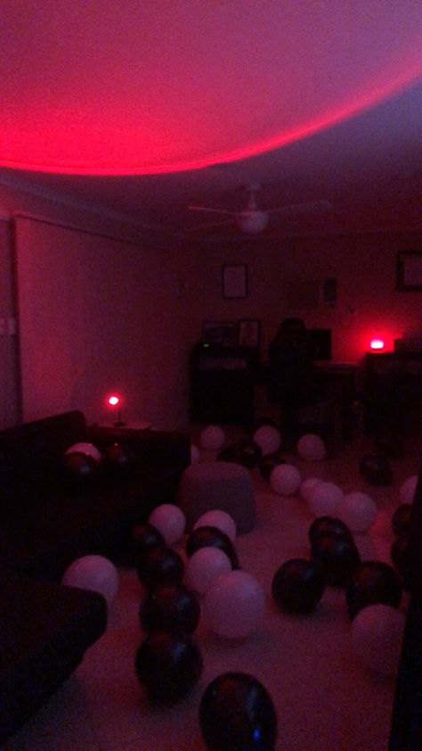 House Of Balloons Party The Weeknd, Black Out Birthday Party, Weeknd Themed Party, Black House Party, House Of Balloons Party, Xo Party, Jordan Year Birthday, Weeknd Birthday, Project X Party