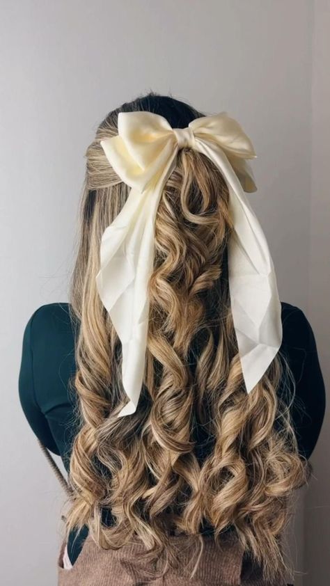 Peinado Coquette, Cute Bow Hairstyle, Baby Shower Hairstyles, Morning Before School, Pinterest Hairstyles, Coquette Hair, Bow Hairstyles, Formal Hairstyles For Long Hair, Rave Hair