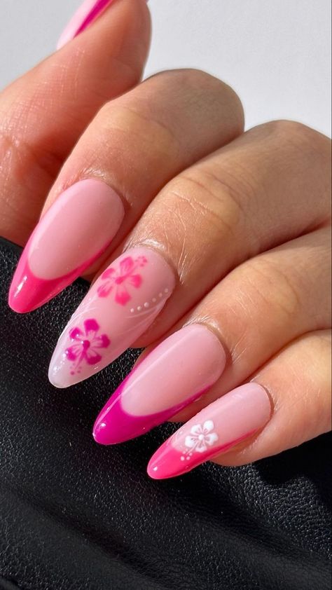 15 Best Beach Themed Nails Ideas For a Stylish Summer Look | Beach Nails Aesthetic Oval Nail Art Ideas, Summer Vacation Nails, Beach Themed Nails, Vacation Nails Beach, Hawaii Nails, Summer Nails Colors Designs, Beach Nail Designs, Summer Nails Beach, Turquoise Nails