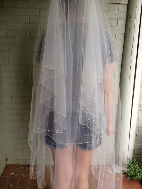 full length 2 tier diy veil Diy Veil Wedding, Veil Looks, Diy Veil, Wedding Veil Ideas, Veil Diy, Crafty Wedding, Diy Wedding Veil, Communion Veils, Veil Ideas