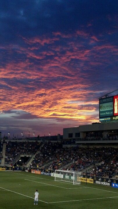 MLS USA Start soon Soccer Games Aesthetic, Soccer Homescreen, Soccer Vision Board, Mls Wallpaper, Soccer Field Wallpaper, Soccer Field Aesthetic, Soccer Game Aesthetic, Stadium Aesthetic, Soccer Lifestyle