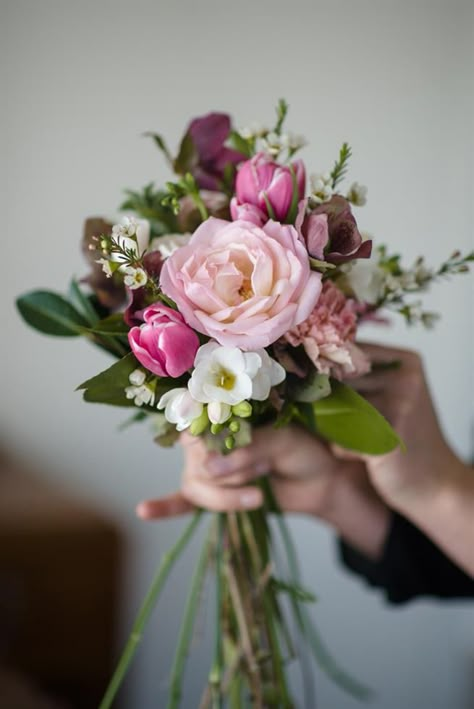 Bouquet Recipe, Wedding August, Spring Wedding Bouquets, Bridal Bouquet Pink, Flower Cottage, Wedding Bouquets Pink, Crown Flower, Prom Flowers, Small Bouquet