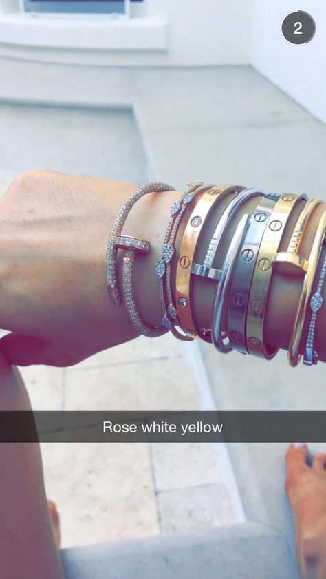 Kylie jenner arm candy, cartier Kylie Jenner Cartier Bracelets, Kylie Jenner Bracelets, Kylie Jenner Cartier, Kylie Jenner Jewelry, Kylie Jenner Snapchat, Kylie Jenner Piercings, Madison Beer Outfits, Kylie J, Bony Levy