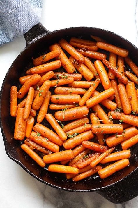 Brown butter garlic honey roasted carrots in a skillet. Roasted Carrots Recipe, Garlic Honey, Honey Roasted Carrots, Rasa Malaysia, Delicious Thanksgiving, Cooked Carrots, Carrot Recipes, Thanksgiving Appetizers, Honey Roasted