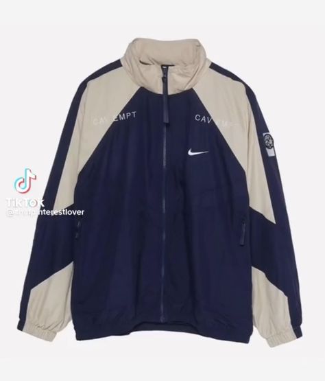 Vintage Nike Coat, Nike Jacket Aesthetic, Windbreaker Outfit Ideas, Nike Vintage Jacket, Nike Vintage Windbreaker, Y2k Coat, Vintage Nike Shirt, Windbreaker Outfit, Nike Coat