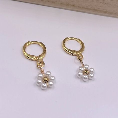 Zinc Alloy 1.1 In Long Accessories Gold, Daisy Earrings, Classy Jewelry, Threader Earrings, Beaded Dangle Earrings, Heart Studs, Girly Jewelry, Heart Earrings Studs, Metal Earrings