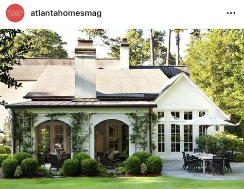 Casas Coloniales, Casa Exterior, Atlanta Homes, House Goals, Style At Home, Pretty House, Outdoor Rooms, Cottage Homes, Design Case