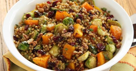 Minneapolis-St. Paul Grocery Stores Sumac Vinaigrette, Orange Foods, Farro Recipes, Couscous Salat, Farro Salad, Healthy Thanksgiving, Healthy Casseroles, Couscous Salad, Salad With Sweet Potato