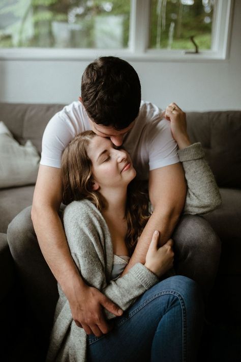 Lifestyle Photography Couples, Home Photo Shoots, Romantic Couples Photography, Family Shoot, Couple Picture Poses, Couple Photoshoot Poses, Foto Poses, Photo Poses For Couples, Cute Couples Photos