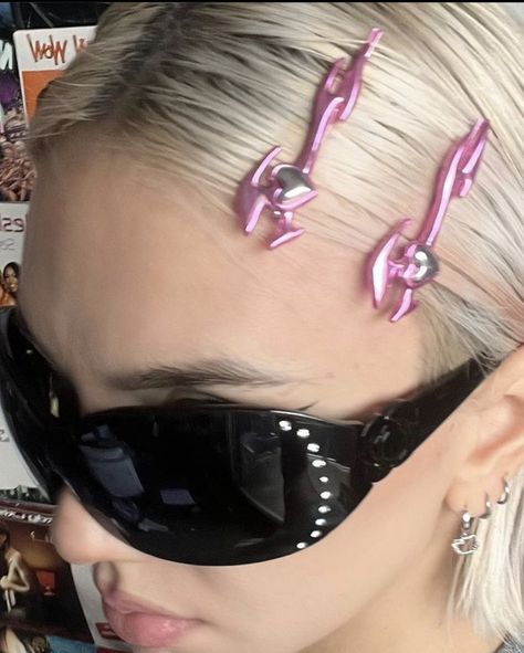 Futuristic Hair Accessories, Y2k Futuristic Aesthetic, Y2k Hair Accessories, Futuristic Hair, Hair Clips Aesthetic, Y2k Futuristic, Decorative Hair Clips, Cybercore Aesthetic, Y2k Hair