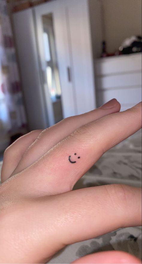 Smiley Face Tattoo On Hand, Tatuajes Astetics Mujer, Small Foot Tattoo, Simple Tato, Foot Tattoo Ideas, Tiny Foot Tattoos, Small Foot Tattoos, Simple Tattoos For Women, Henna Tattoo Hand