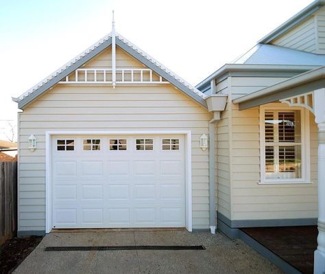 Garage L Craftsman Style Garage Doors, Grey Garage Doors, Garage Door Trim, White Garage Doors, Custom Wood Garage Doors, Craftsman Garage Door, Craftsman Garage, Garage Pergola, Garage Tile