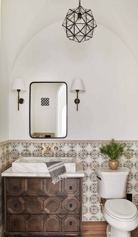 Dream House Tour: Beautiful Spanish Revival Home in Los Angeles Seashell Bathroom, Spanish Style Bathrooms, Spanish Bathroom, Pretty Bathroom, Spanish Revival Home, Spanish Style Home, Spanish Style Homes, Spanish Revival, Amber Interiors