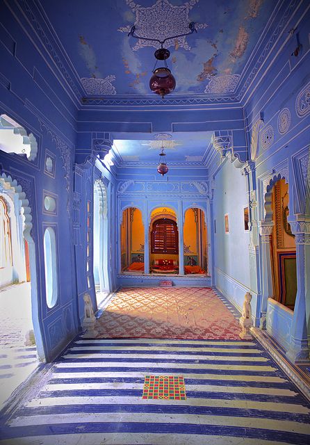 Beautiful colours and architecture inside Mehrangarh Fort in Jodhpur, India (by ArunGopalan). Desktop Moodboard, Mehrangarh Fort, India Trip, Mother India, Indian Doors, Indian Interiors, Goa India, Indian Architecture, Blue City