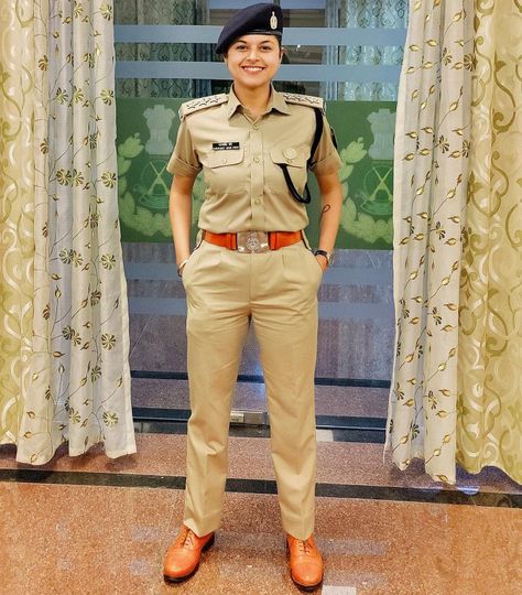 Navjot Simi Ips Officer, Dsp Police, Police Pic, Ips Officers Lady, Army Dress, Meldi Ma Hd Photo, Snapchat Streaks, Female Cop, Gaurav Gupta