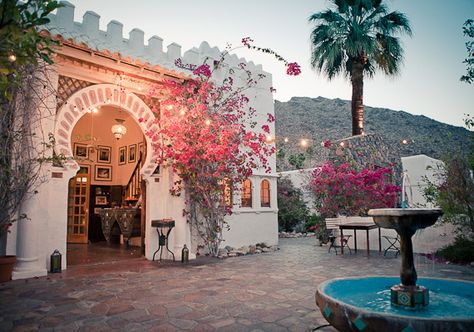 Palm Springs Wedding Venues, Korakia Pensione, Palm Springs Hotel, California Travel Guide, Palm Spring, Weekend Humor, Palm Springs Wedding, Palm Springs California, Outdoor Movie