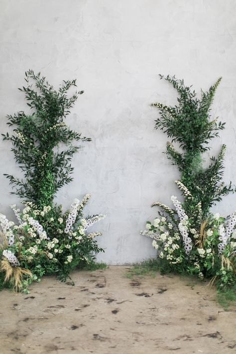 Free Standing Ceremony Flowers, Greenery Pillars Wedding, Black Metal Wedding Arch, Greenery Arch Wedding, Smilax Wedding, Green Wedding Backdrop, Foliage Arch, Greenery Wedding Arch, Creative Floral Arrangements