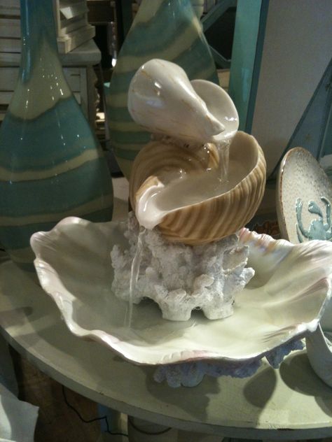 Seashell fountain! Sea Shell Fountain, Seashell Waterfall, Seashell Fountain, Seashell House, Shell Fountain, Fountain Diy, Art Coquillage, Diy Fountain, Fairy Garden Designs