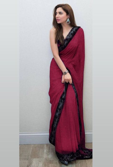 Plain Chiffon Saree, Chiffon Saree Party Wear, Nomi Ansari, Sarees For Girls, Simple Saree Designs, Fancy Sarees Party Wear, Sari Dress, Simple Sarees, Indian Fashion Saree