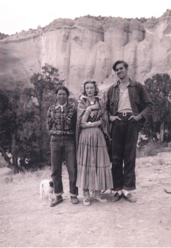 I have always been intrigued by Millicent Rogers and the Taos culture.  When I went back to New Mexico to study the Pueblos in 2010, I rented a car and drove up to visit the Millicent Rogers Museum.  I loved her velvet jackets and broomstick skirts and wish mom was there to see her wondrous taste. Millicent Rogers, New Mexico Style, Gallery Aesthetic, Fashion Designers Famous, Somewhere In Time, South Of The Border, Retro Styles, Land Of Enchantment, Volcanic Rock