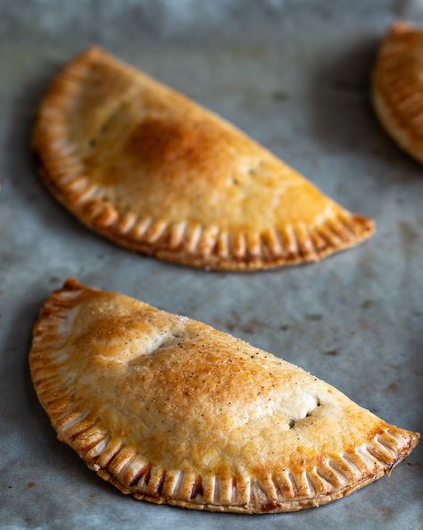 Easy Pumpkin Empanadas - Healthy World Cuisine Easy Pumpkin Empanadas, Sweet Empanada Dough Recipe, Easy Empanadas Recipe, Pumpkin Empanadas, Pumpkin Pie Spice Recipe, Pumpkin Gingerbread, Pie Spice Recipe, Empanadas Dough, Blueberry Banana Bread