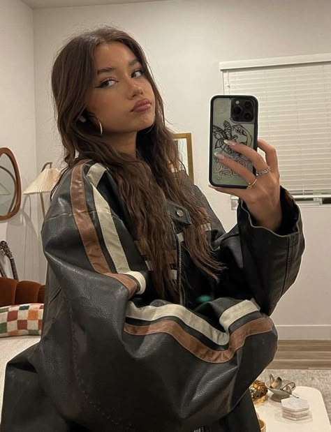 Sophia Birlem, Chris Sturniolo, Foto Ideas Instagram, Instagram Photo Inspiration, Pretty Selfies, Insta Photo Ideas, Selfie Poses, Insta Inspo, Pic Ideas