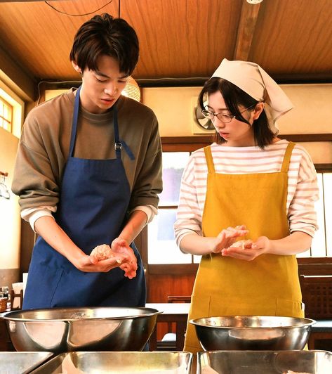 Two People Cooking Together Drawing, On Top Of Each Other Reference, Two People Eating Together Reference, Trio Dynamic Pose Reference, Baking Together Couple, Friendship Reference Poses, Farmer Pose Reference, Baking Reference Pose, People Cooking Together