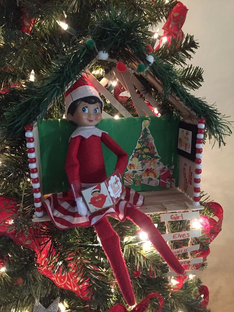 Elf on the Shelf Treehouse!!! Elf On A Shelf House, Elf In The Tree Ideas, Elf On The Shelf Tree House, Elf Treehouse, Elf Clubhouse, Elf Pranks, Shelf Crafts, Elf 2023, Elf Writing