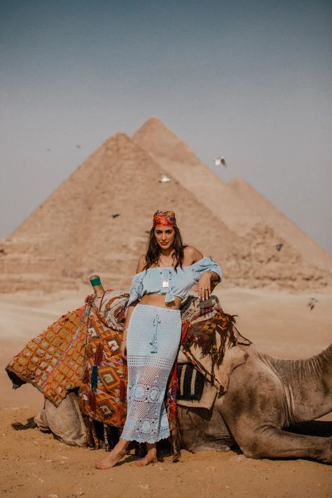 Egypt Photography Ideas, Egypt Outfits, Egypt Photography, Desert Outfit, Travel Beautiful Places, Places In Egypt, Egypt Aesthetic, Pyramids Egypt, Egyptian Fashion