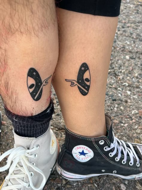 Alien matching tattos Spaceship Tattoo, Rip Tattoos For Mom, Brothers Tattoo, Ufo Tattoo, Brother Tattoos, Matching Best Friend Tattoos, Planet Tattoos, Mushroom Tattoos, Alien Tattoo