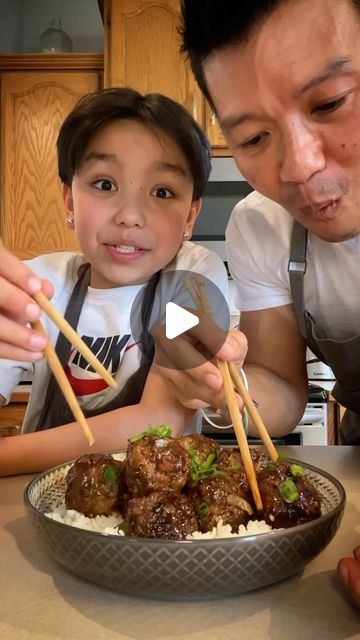 saltNpiipa on Instagram: "Baked Asian Meatballs #meatballs #asianfood #easyrecipe #dinnerideas #highprotein #healthyrecipes 

40 meatballs total
61 Cals/meatball
7g Protein
2g Fat
3g Carbs

2 1/2lbs Lean ground beef
1 cup, Onions (chopped)
1 tbsp Minced garlic
1 tbsp Onion powder
1 tsp Salt
1 tsp Pepper black
1 tsp Red chili flakes 

Sauce:
1/4 cup Soy sauce
1 tbsp Oyster sauce
2 tsp Kotteri mirin
1/4 cup Honey
1 tbsp Brown sugar
1/2 tbsp Minced garlic
1 tbsp Chili garlic sauce
1 1/2 tsp Sesame oil

Slurry:
1 tbsp Cornstarch
1 tbsp Water

Bake at 400F for 10-12min" Baked Asian Meatballs, Meatball Recipes Videos, Asian Meatball Recipes, Mince Beef Recipes, Asian Style Meatballs, Beef Ham, Asian Meatballs, Hamburger Dishes, Hawaiian Dishes