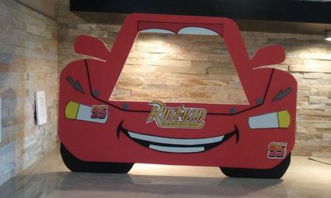 Low-budget Cars Children's Party - Tips de Madre® Cars (disney) Party, Disney Cars Movie, Cars Birthday Party, Cardboard Car, Cars Photo, Disney Cars Party, Disney Cars Birthday, Cars Birthday Party Disney, Car Themed Parties