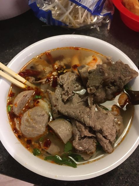 [Homemade] Cambodian beef noodle soup (Kathiew) Cambodian Pho, Cambodian Noodles, Cambodian Soup, Cambodian Food, Beef Noodle Soup, Beef Stew Recipe, Food Board, Food Inspo, Food Images