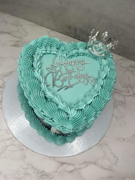 Turquoise Heart Cake, Teal And Pink Cake, Teal Birthday Cake, Blue Heart Cake, Birthday Essentials, Teal Cake, 19th Birthday Cakes, Heart Birthday Cake, 15th Birthday Cakes