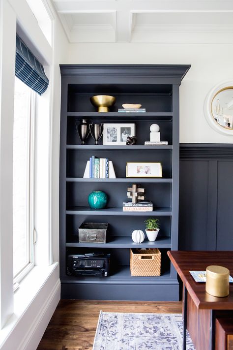 Master the Perfect Touch of Gold like this Design Pro - http://www.stylemepretty.com/living/2016/05/10/master-the-perfect-touch-of-gold-like-this-design-pro/ Cheating Heart Benjamin Moore, Bookcase Inspiration, Painted Wainscoting, Diy Wainscoting, Paint Colors Benjamin Moore, Interior Paint Colors, Studio Mcgee, Touch Of Gold, Formal Living Rooms