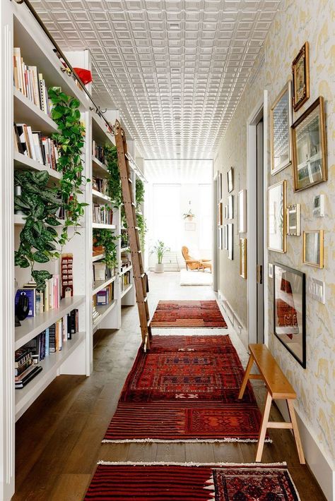 New Yorker Loft, Nyc Loft, David Harbour, Interior Design Minimalist, New York Loft, Interior Vintage, Long Hallway, Open Living Room, Narrow Hallway