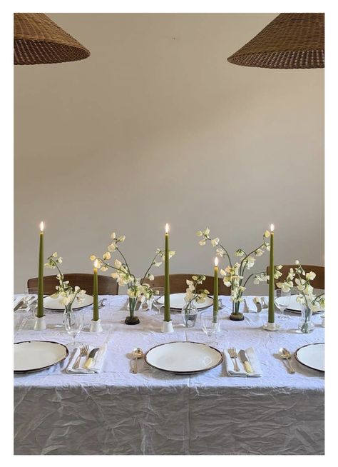 Dinner Party Table Settings, Simple Table Settings, Decor 2023, Birthday Dinner Party, Dinner Party Table, Party Table Settings, Green Candle, Table Set Up, Simple Table