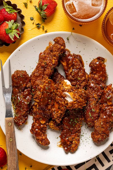 Southern Strawberry BBQ Chicken Tenders Southern Chicken Recipes, Barbecue Chicken Tenders, Strawberry Bbq Sauce, Bbq Chicken Tenders, Crispy Tenders, Strawberry Chicken, Classic Bruschetta, Candy Grapes, Mini Meals